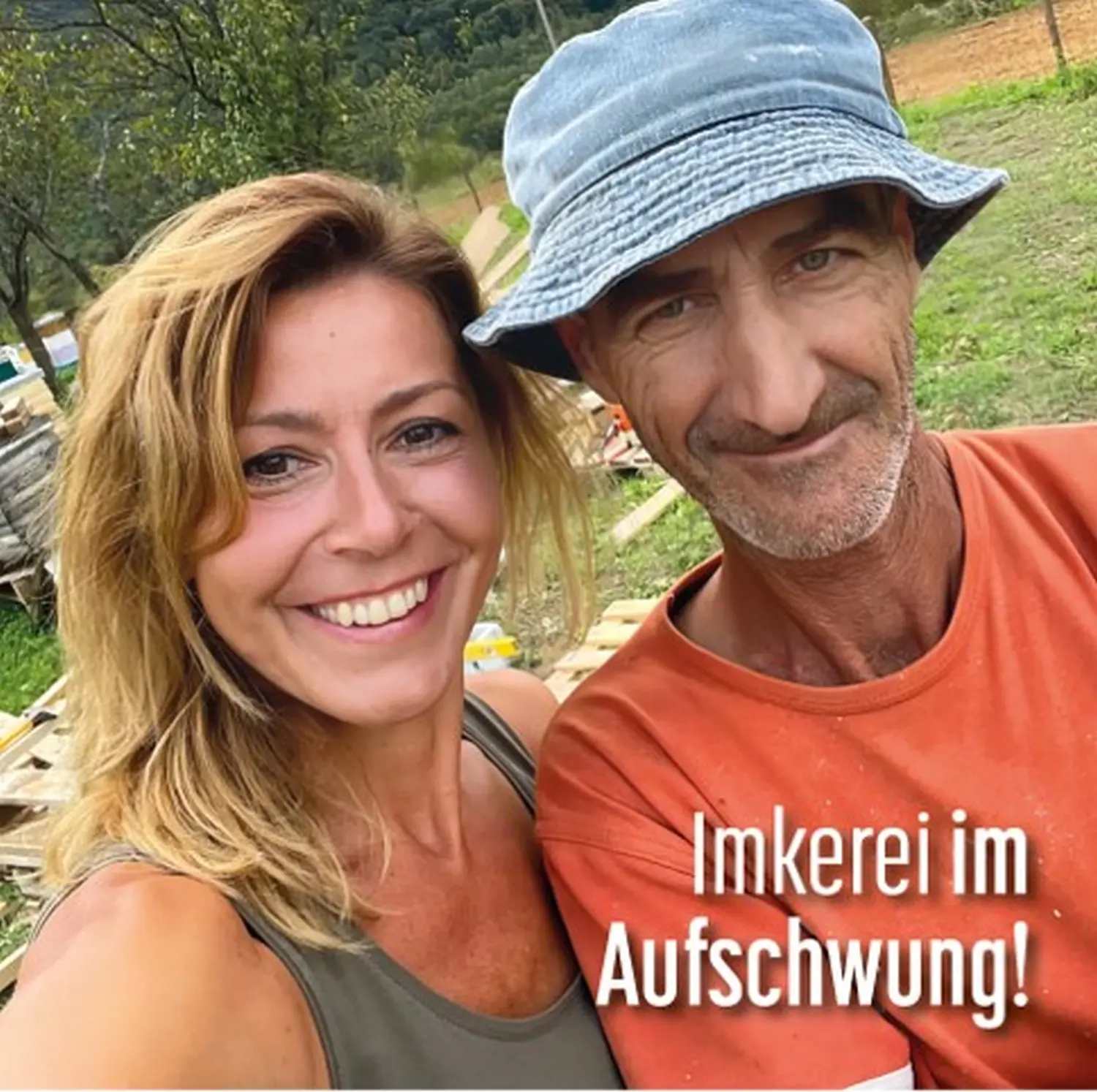 Ein Mann und eine Ladung lächeln von HHK Hanseatic Honey Accounting GmbH